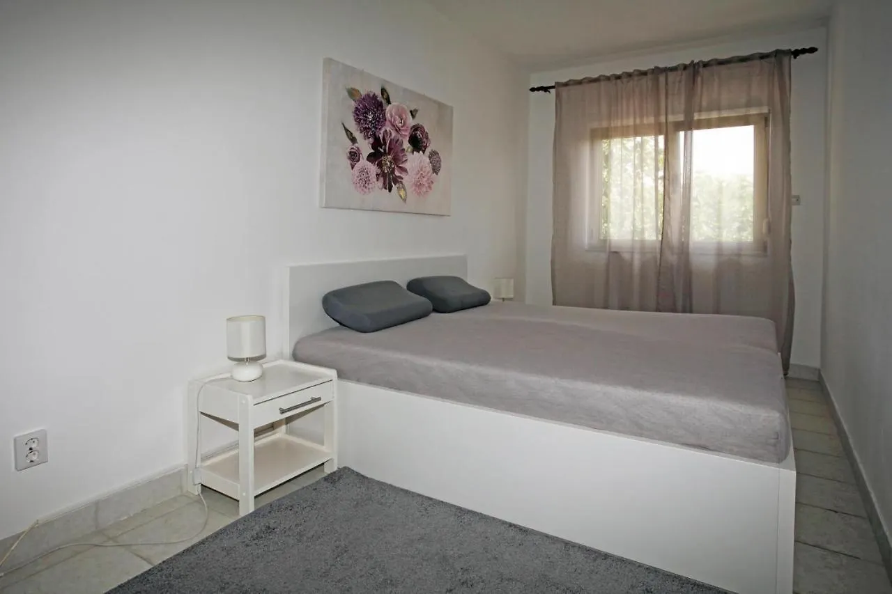 Apartments Zeljko Pag Island